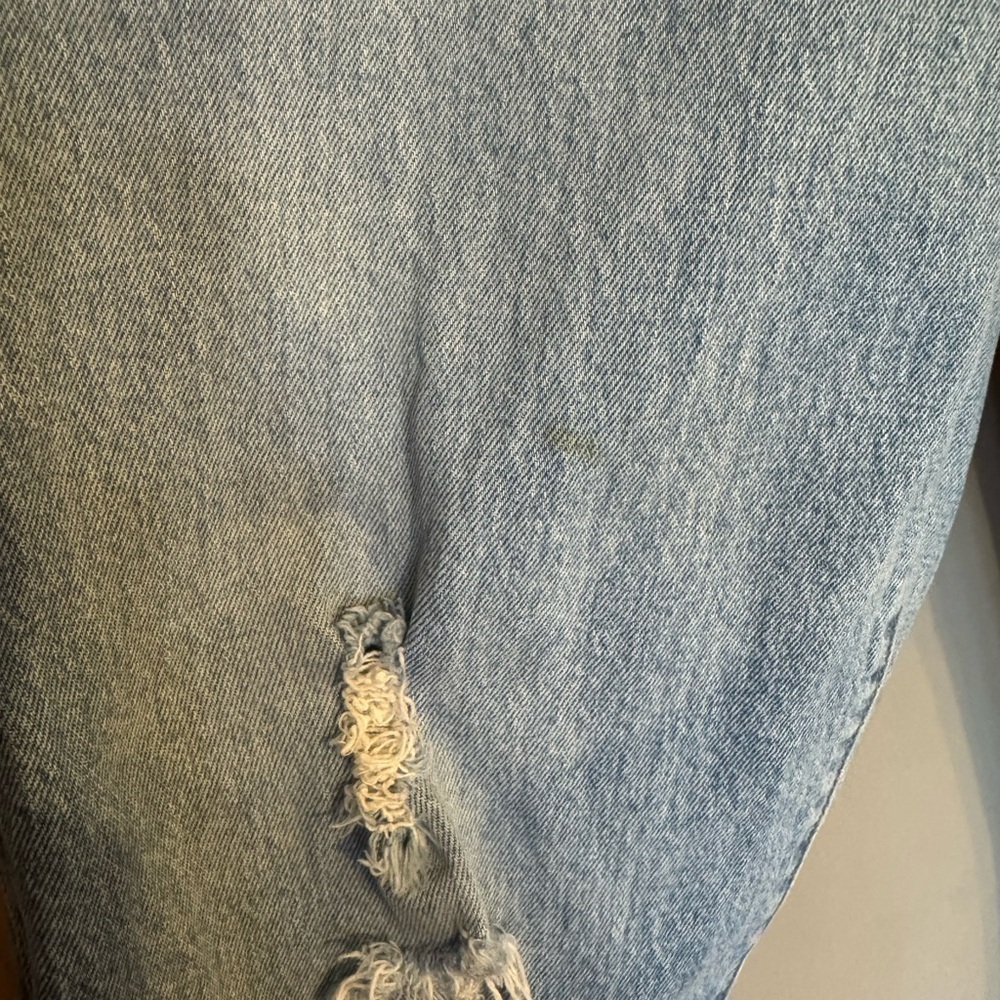Levi’s Women’s Ribcage Straight Jeans with Button Fly - Picture 4 of 8